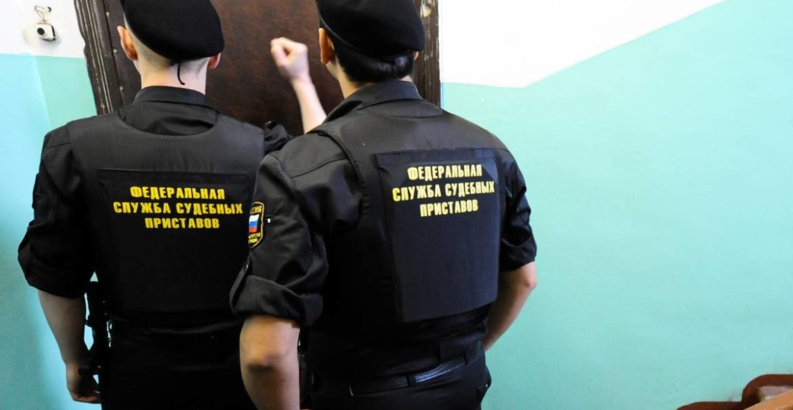 Сейчас мать сама бегает по судам. Сможет ли государство получить долги с неплательщиков алиментов