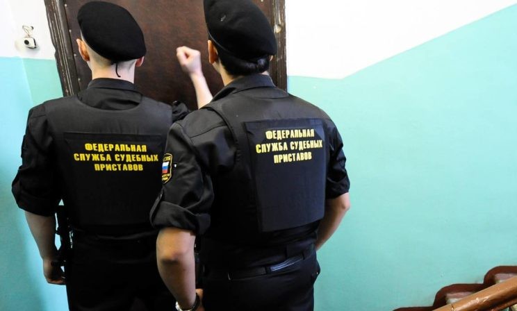 Сейчас мать сама бегает по судам. Сможет ли государство получить долги с неплательщиков алиментов