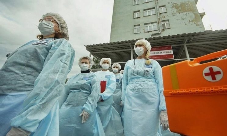 Не видят семьи, работают сутками и готовятся к худшему. Врачи из регионов — анонимно и честно о борьбе с пандемией