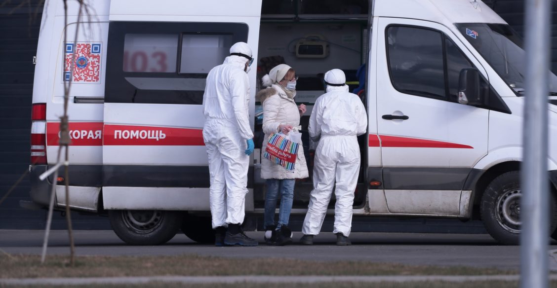 «Мы круглосуточно готовы принимать пациентов». Руководитель реанимации Коммунарки – о ситуации с вирусом и сценариях