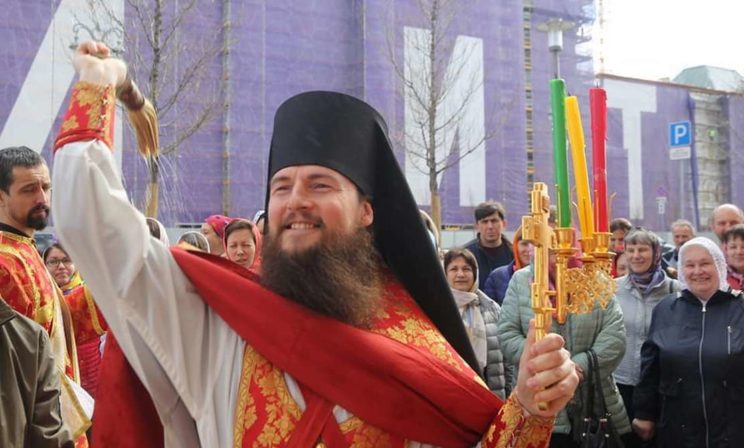 «Просим воздержаться от целования святых образов» — наместник монастыря обратился к верующим