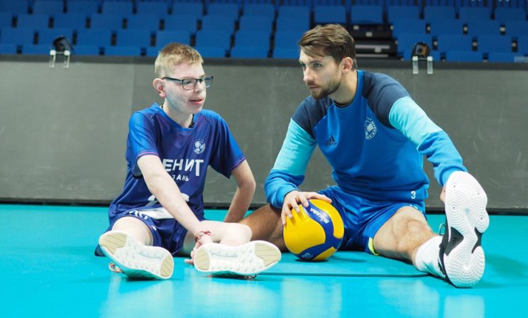 «Мне говорили — откажись от ребенка, он будет растением». Но Ильдар помогает детям в хосписе и играет в казанском «Зените»