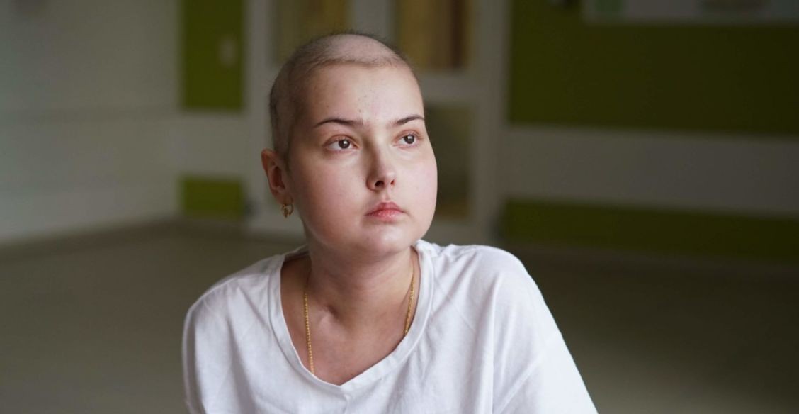 Если Любу перевезти во взрослую клинику, она не выдержит. Как долечивать рак тем, кому исполнилось 18