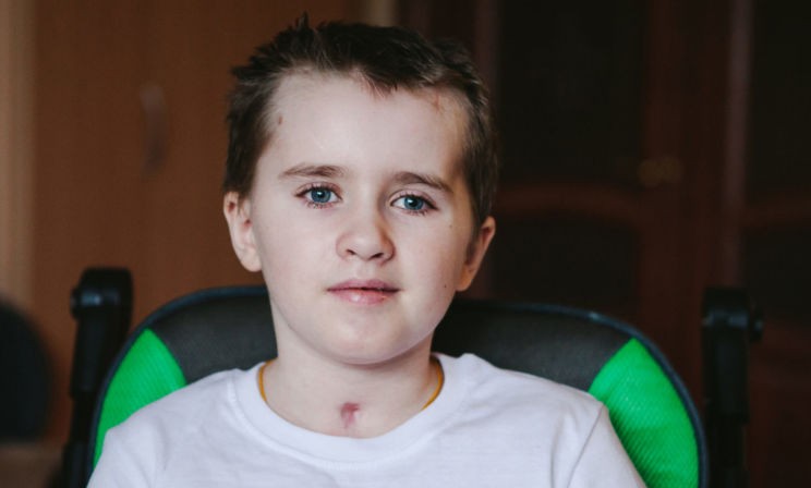 «В черепе была дыра размером с ладонь». Илья пережил ДТП и кому, впереди — реабилитация в Москве