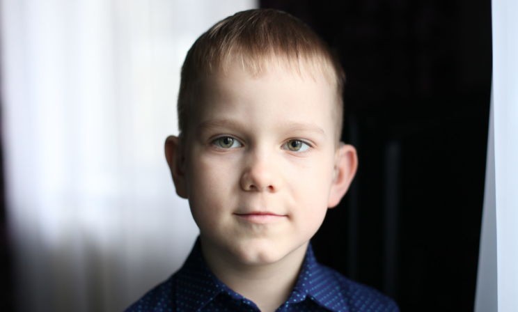 Бабушки твердили, что врачи ошибаются. Но без новых слуховых аппаратов Даня останется в тишине