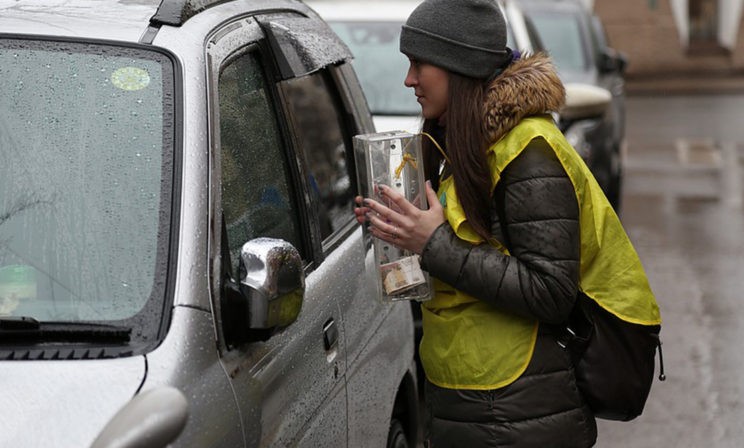 «Где есть деньги, появляются те, кто хочет их присвоить».  Зачем нужен закон о правилах пожертвований в ящики
