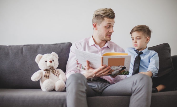 «Да разве это для детей?!» 4 книги, которые можно прочесть всей семьей во время карантина