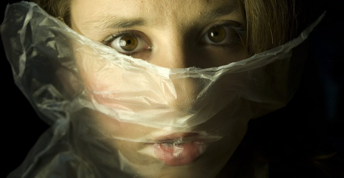 «Боюсь заразиться коронавирусом». Психолог — о том, как справиться с тревогой