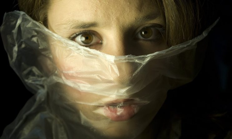 «Боюсь заразиться коронавирусом». Психолог — о том, как справиться с тревогой