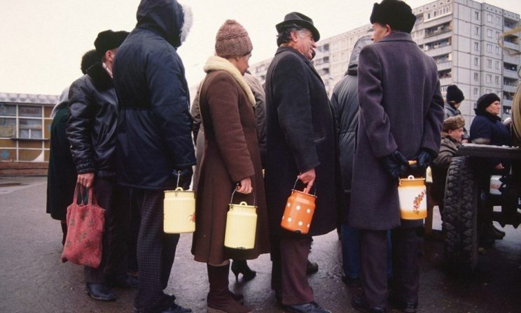 Теряли работу, занимали деньги, собирали бутылки. Самый тяжелый год в жизни