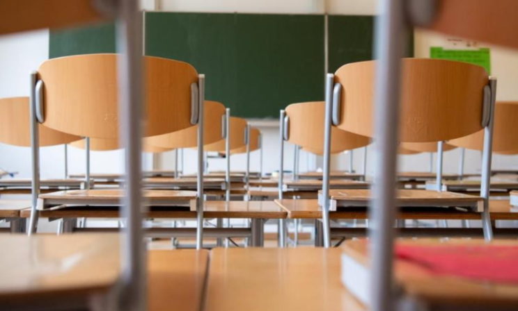 «Как работать, когда одни в школе, а другие нет?» Московский учитель — о карантине и переносе сроков ЕГЭ