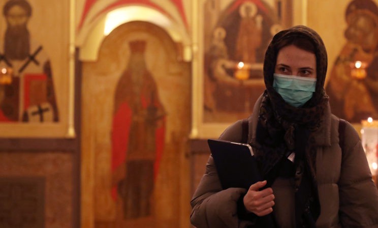 Не целовать иконы, закрыть храмы? Что происходит в церквях мира в связи с коронавирусом