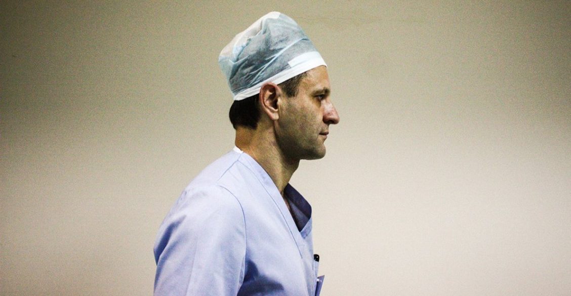 «Мы ориентируемся не на тесты, а на клиническую картину». Сергей Царенко — о лечении COVID в стационаре