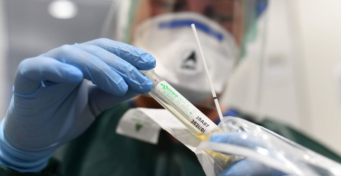 «Люди надеются на авось, но вирус живет за наш счет». Врач из Нижнего Новгорода — о работе в условиях эпидемии