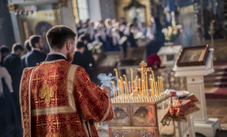 Господь воскрес, и этого не отменить карантином. Священник Андрей Мизюк — о Радонице и пасхальной молитве
