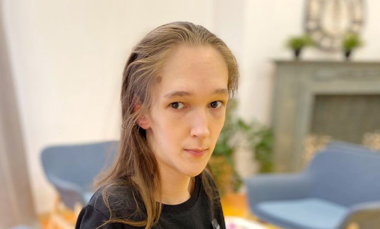 Ульяна хочет ходить. Но после установки стержней в позвоночник у нее отнялись ноги