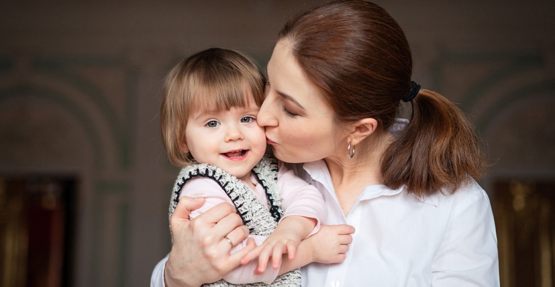 «Пусть разрисовывают себя мелками, лишь бы в тишине». Как выжить в самоизоляции с маленькими детьми