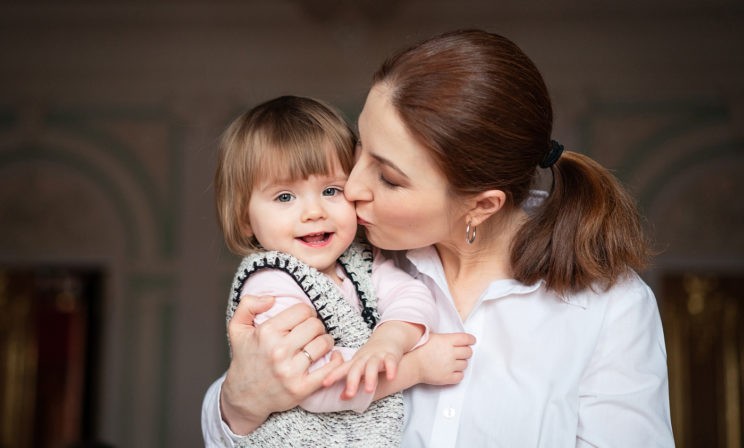 «Пусть разрисовывают себя мелками, лишь бы в тишине». Как выжить в самоизоляции с маленькими детьми