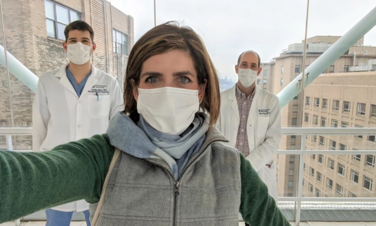 «Я переболела Covid-19 и буду сдавать кровь». Фотограф из Нью-Йорка поможет людям с коронавирусом