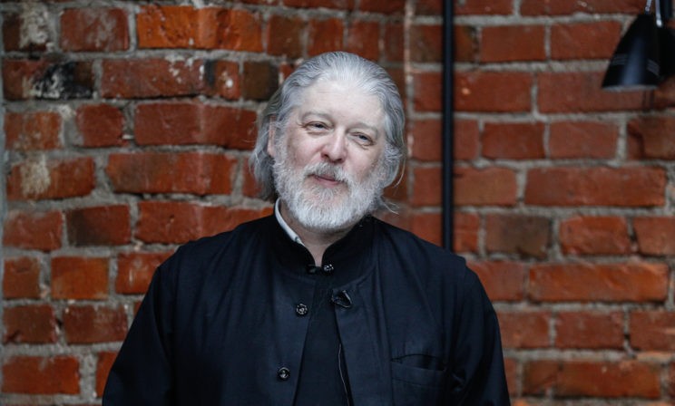 Мы сидим в домах с затворенными дверями, а Христос к нам приходит и говорит: "Мир вам!"