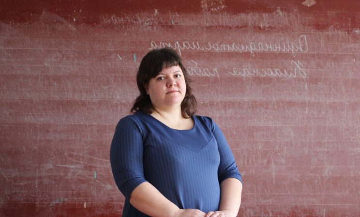 «Хочу, чтобы дети не потерялись в жизни». Что учитель с дипломом ВШЭ делает для школы в умирающем селе