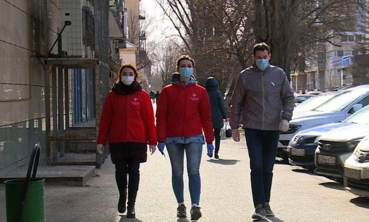 Волонтеров не пускают, пожертвования сокращаются, а зарплаты платить нечем. Что происходит с НКО в кризис