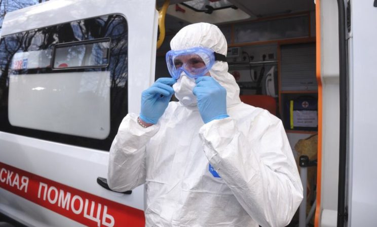 «Если вы все заболеете, мы же уйдем на карантин». Сотрудники скорой — анонимно и честно о работе в пандемию