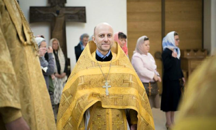 «Иногда пациенты догадываются, что я священник». Медбрат парижского госпиталя — о надежде в период пандемии