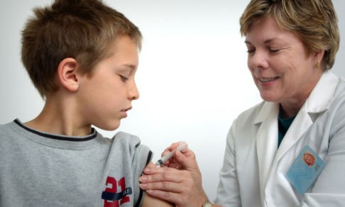 «Если не прививать детей, мы получим еще одну эпидемию». Педиатр — о вакцинации в период карантина