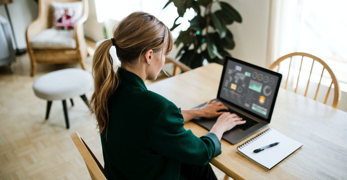 «Утром в родительском чате было 700 сообщений». Как одна мама придумала рассылку и спасла весь класс