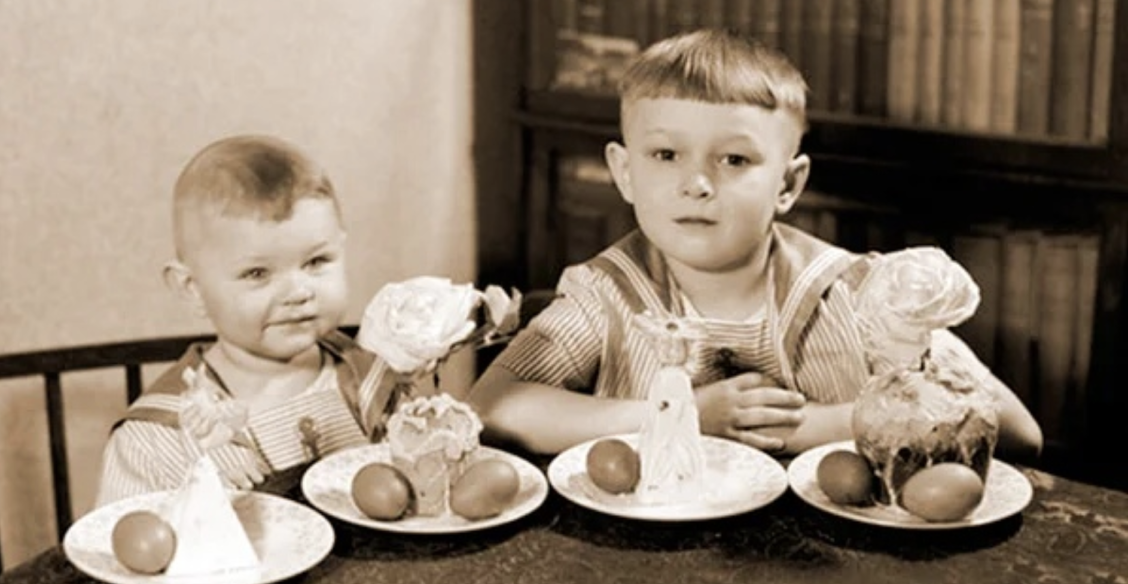 В Пасху княгиня накрывала на стол, а дружинники не пускали детей в храм