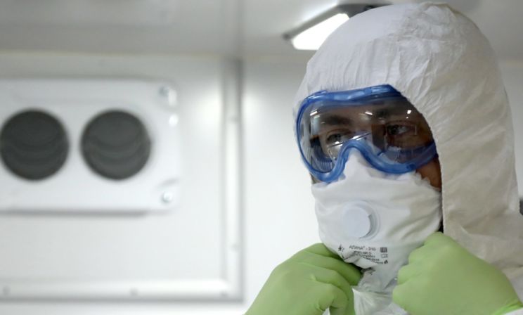 «Случилась эпидемия — врач собрался и пошел работать». Фтизиатр Анна Белозерова о легких пациентов, страхе и фиалках