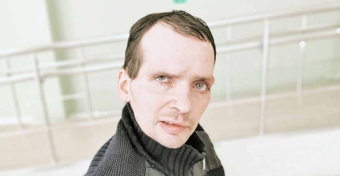 Мозг был залит кровью. После инсульта актер Алексей Янин не может ходить и говорить