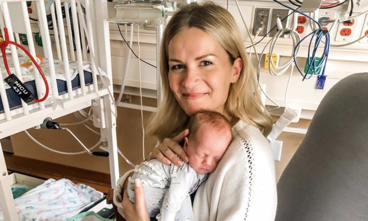 Канадка родила дочь, находясь в коме из-за COVID-19. Девочка появилась на свет здоровой
