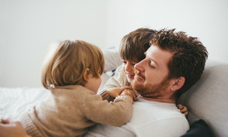 «Дети хотят общаться только с папой». Как изменились семьи, пока мы сидели дома