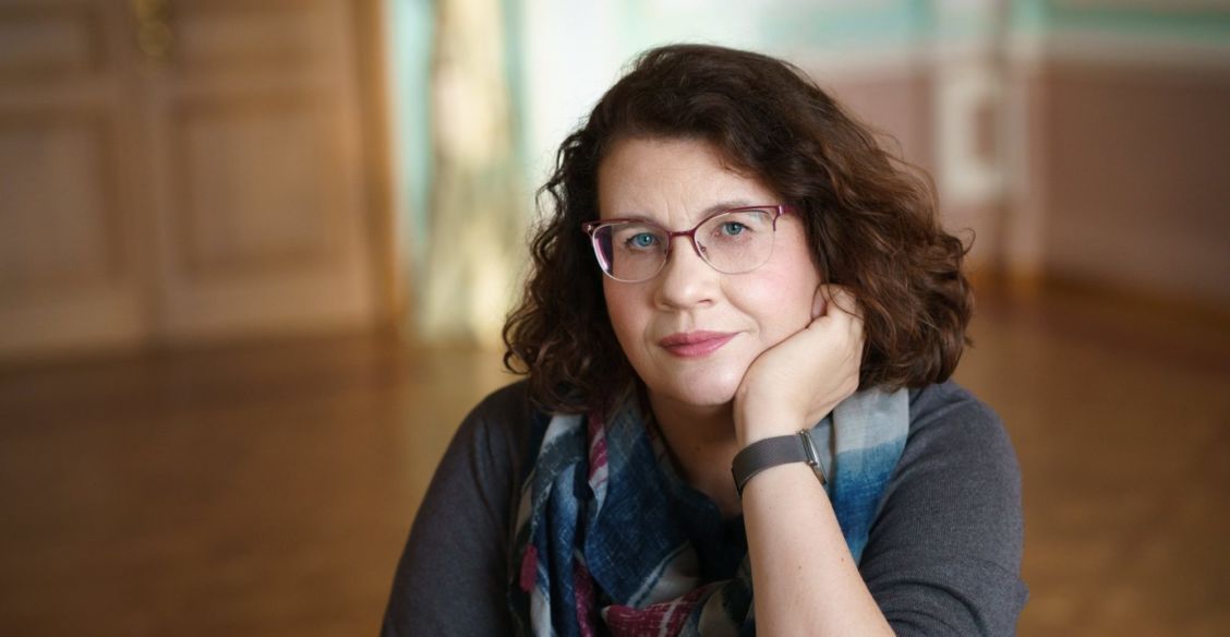 «Игнорируют побои или сразу забирают ребенка». Людмила Петрановская — о том, как спасти детей от домашнего насилия