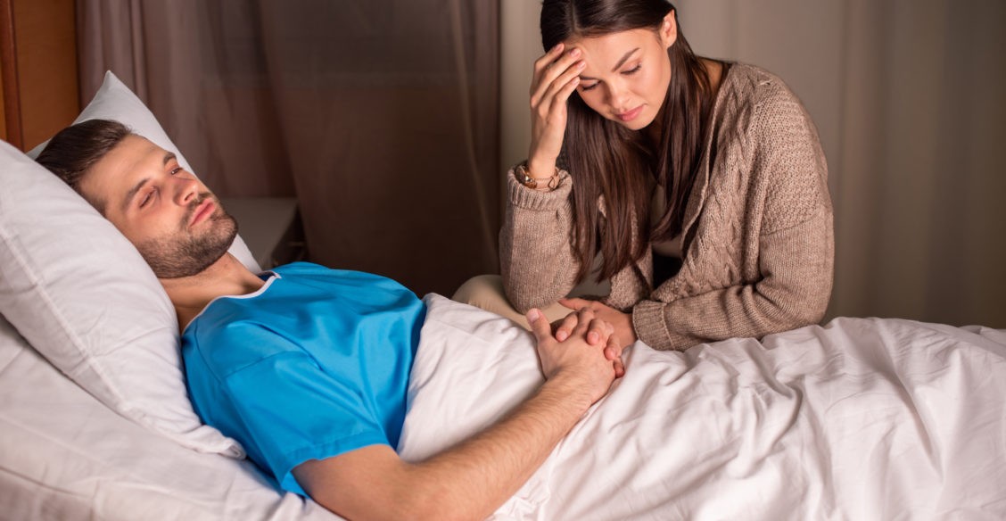 «Человек еще жив, а они ищут телефон похоронного агентства». Архимандрит Андрей (Конанос) — о том, зачем верить в чудо