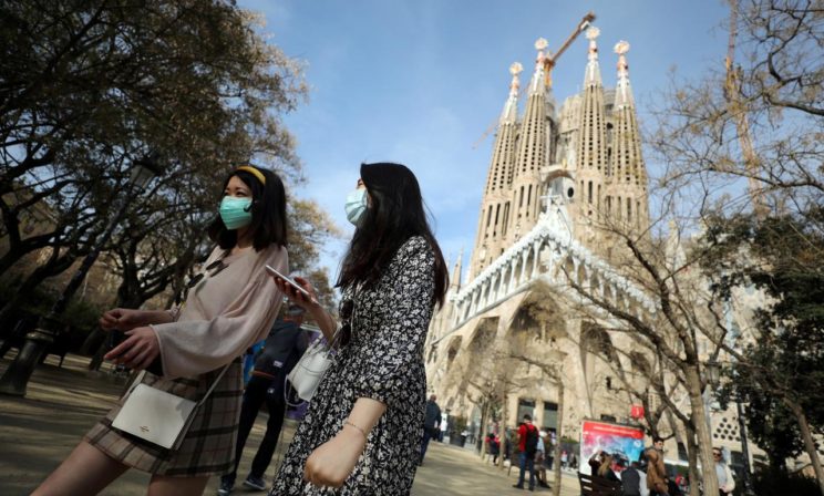 Гуляют с детьми, возвращаются на работу и пьют кофе на террасах. Как Европа выходит из карантина