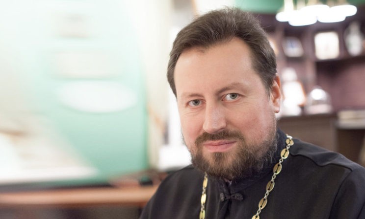 «Бог хочет с нами искренних отношений». Протоиерей Александр Дягилев — о чувствах и ритуалах в самоизоляции