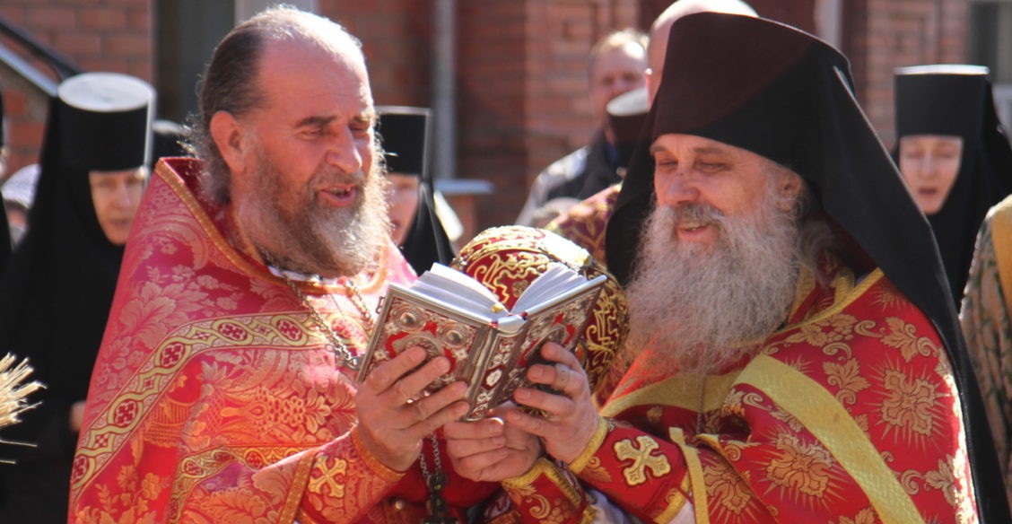 «Однажды мы вошли в храм как братья». Памяти архимандрита Амвросия (Юрасова)