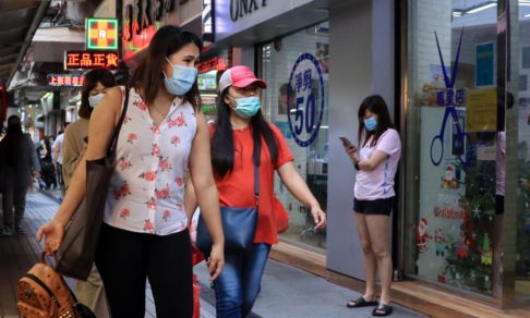 «А если маски с нами навсегда?» Как Китай борется с коронавирусом и выходит из карантина