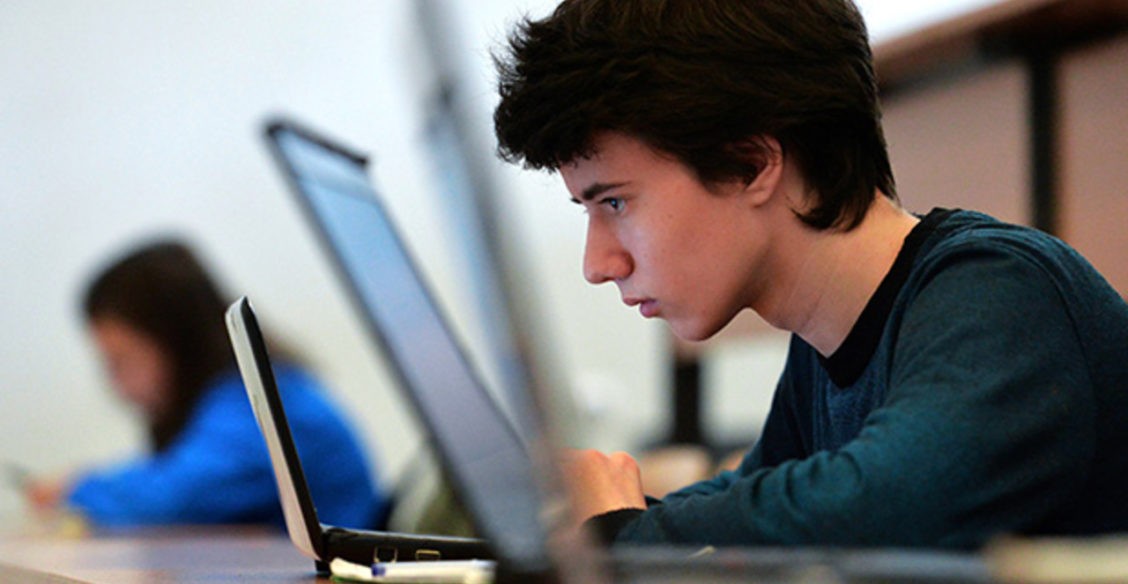 Пятерку получить будет сложно, двойку — тоже. Виктор Болотов — о том, что будет с ЕГЭ в 2020-м