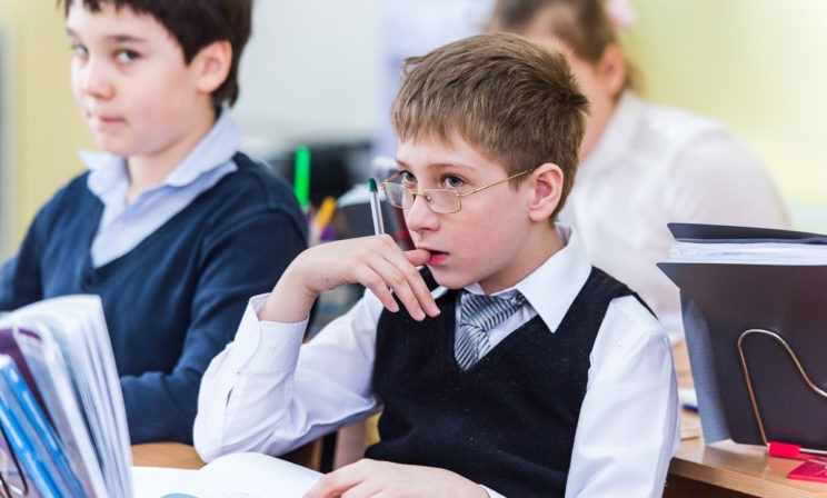 «Не в домёк» и 30 других ошибок. ОГЭ не будет — но что делать с ними?