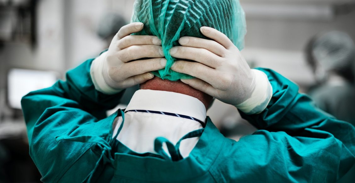 «Остановка дыхания! Дефибриллятор срочно!» А Доктор стоял и смотрел на больного ребенка