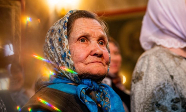 «Я боюсь пропустить Христа». Светлые истории о храмовых бабушках