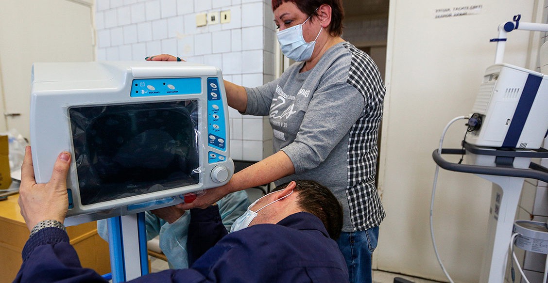 «Случись что — все выгорит в считанные минуты». Почему в Москве и Петербурге горят больницы