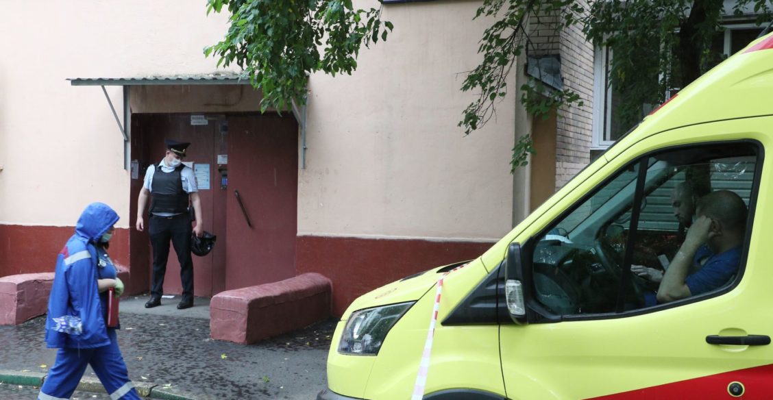 Рассталась с парнем, он пришел к ней с оружием. Что известно о гибели двух женщин и ребенка в Москве