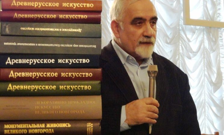 «Каждый памятник — как больной человек». Искусствовед Лев Лифшиц — о дворовом детстве и древнерусском искусстве