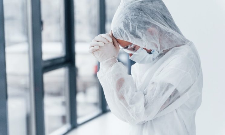 Чем лечить, что назначить, что будет завтра? А пациенты боятся и обвиняют врача
