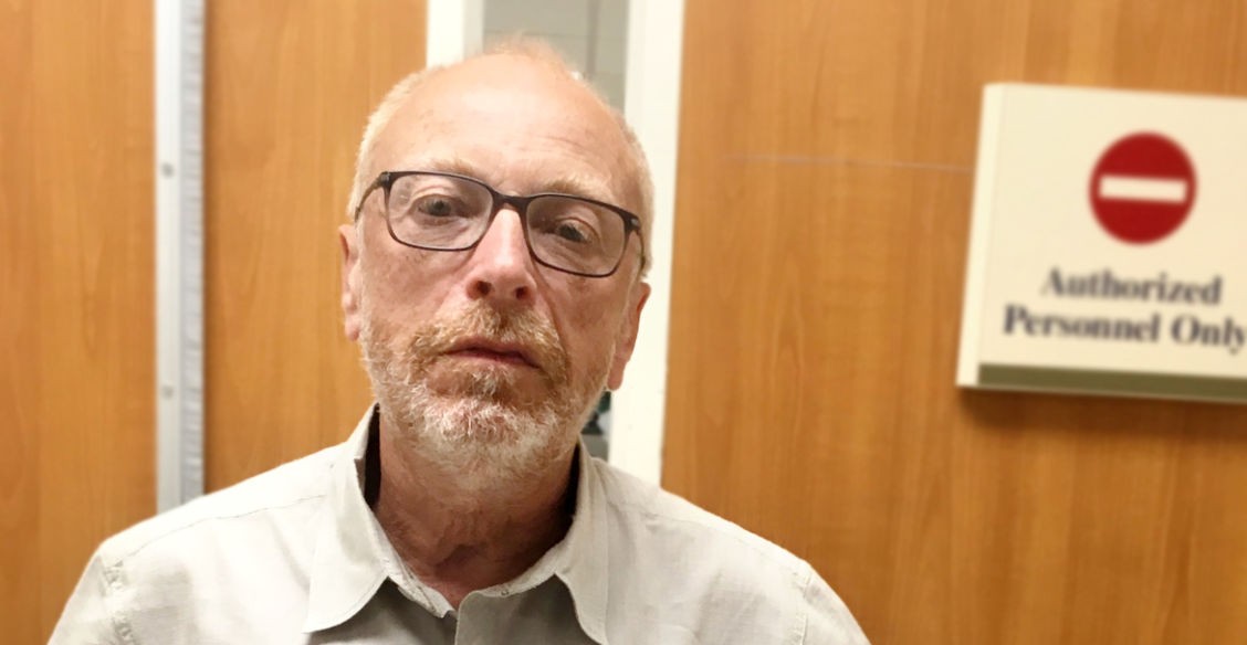 «Быть врачом — страшно, а потом уже весело». Доктор Иосиф Раскин — о редких диагнозах, смерти и чувстве юмора